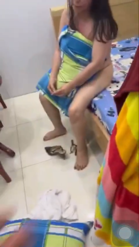 Bắt gặp bà vợ U40 say mê cuộc vui ngoại tình cuồng nhiệt